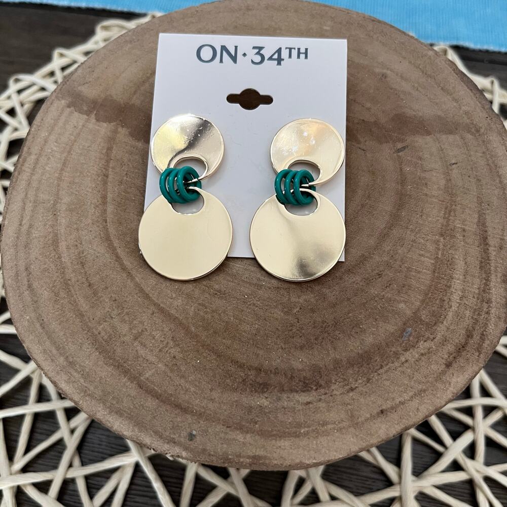 🩷 Gold-Tone Disc & Green Color Ring Drop Earrings